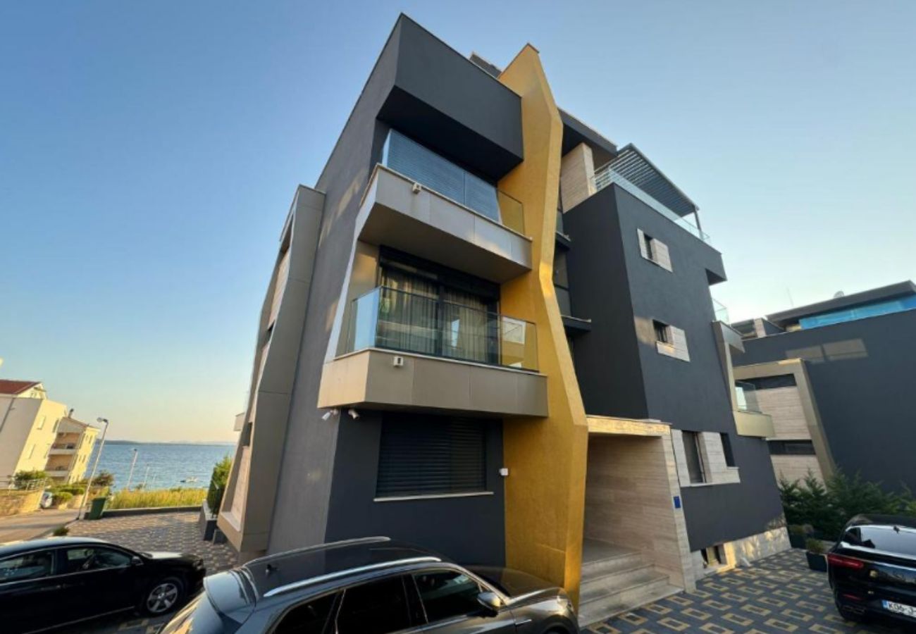 Apartment in Zadar - Beautiful apartment right by the sea with a view