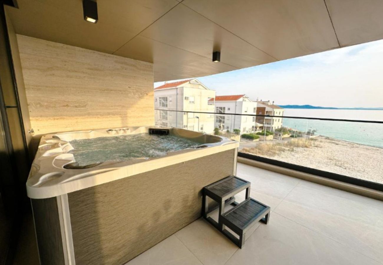 Apartment in Zadar - Beautiful apartment right by the sea with a view