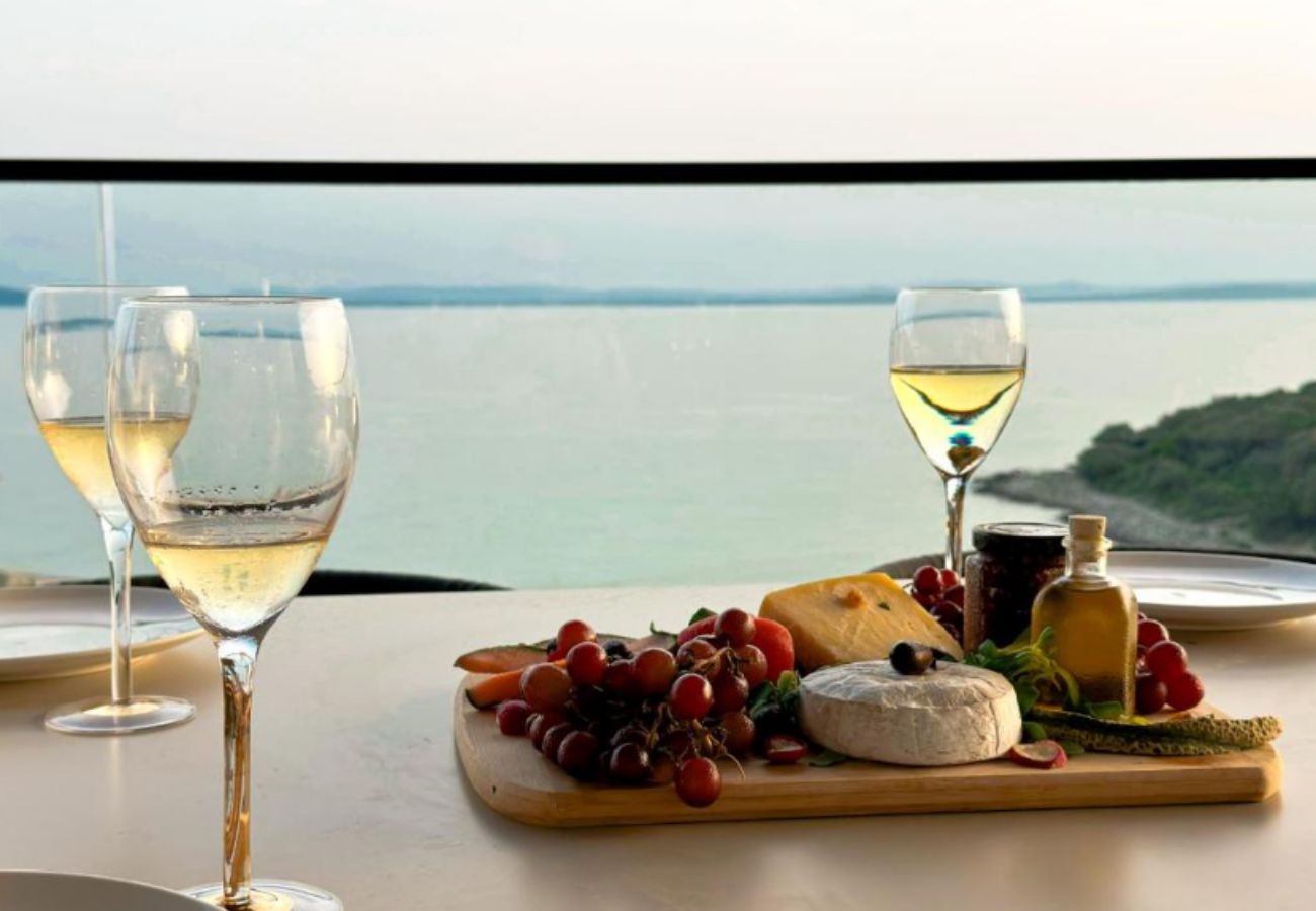 Apartment in Zadar - Beautiful apartment right by the sea with a view