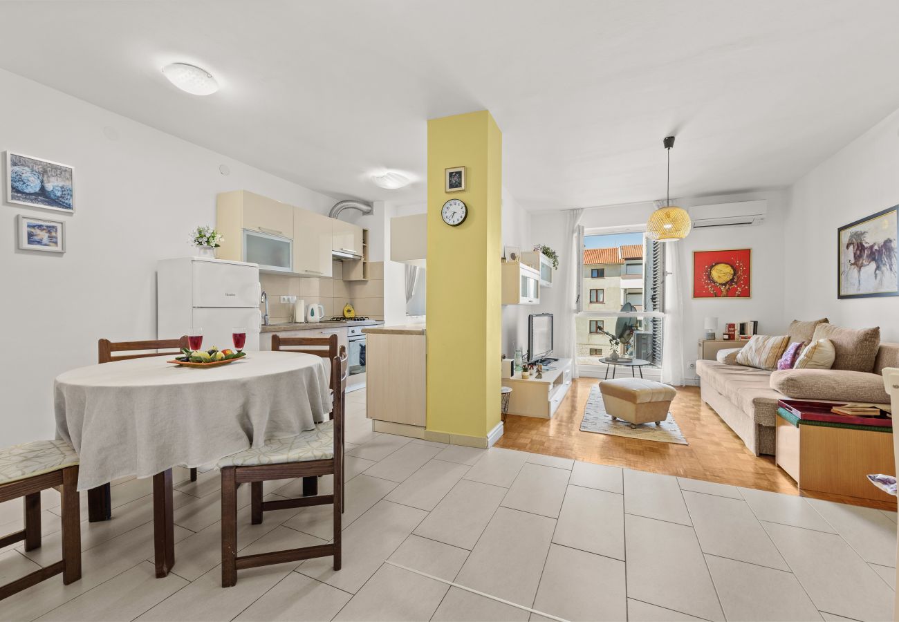 Apartment in Fažana - Relaxing Apartment Ines in Fazana - Close to Beach