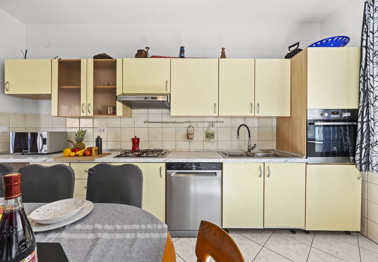 Apartment in Valbandon - Charming three-bedroom apartment near the sea