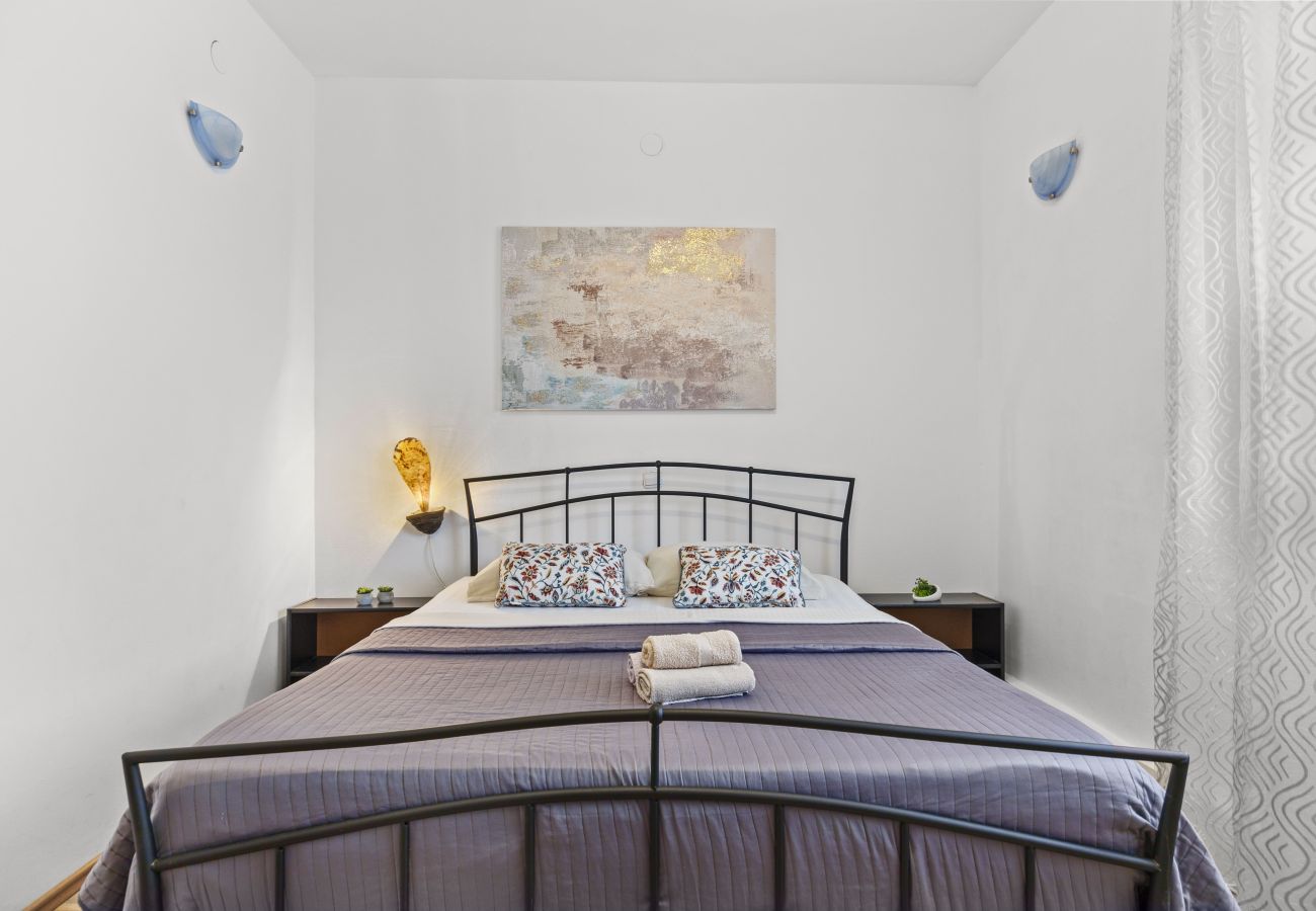 Apartment in Valbandon - Charming three-bedroom apartment near the sea