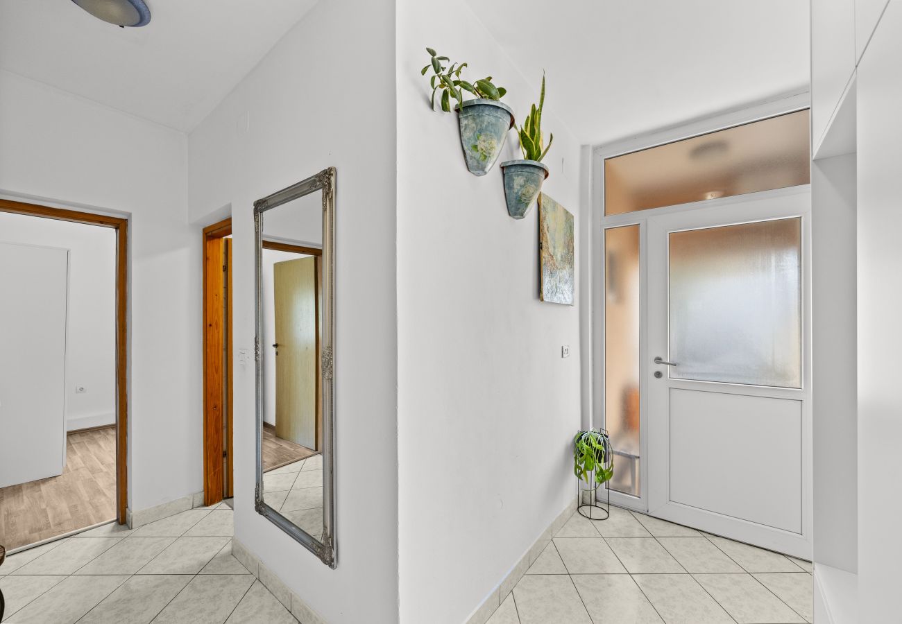 Apartment in Valbandon - Charming three-bedroom apartment near the sea