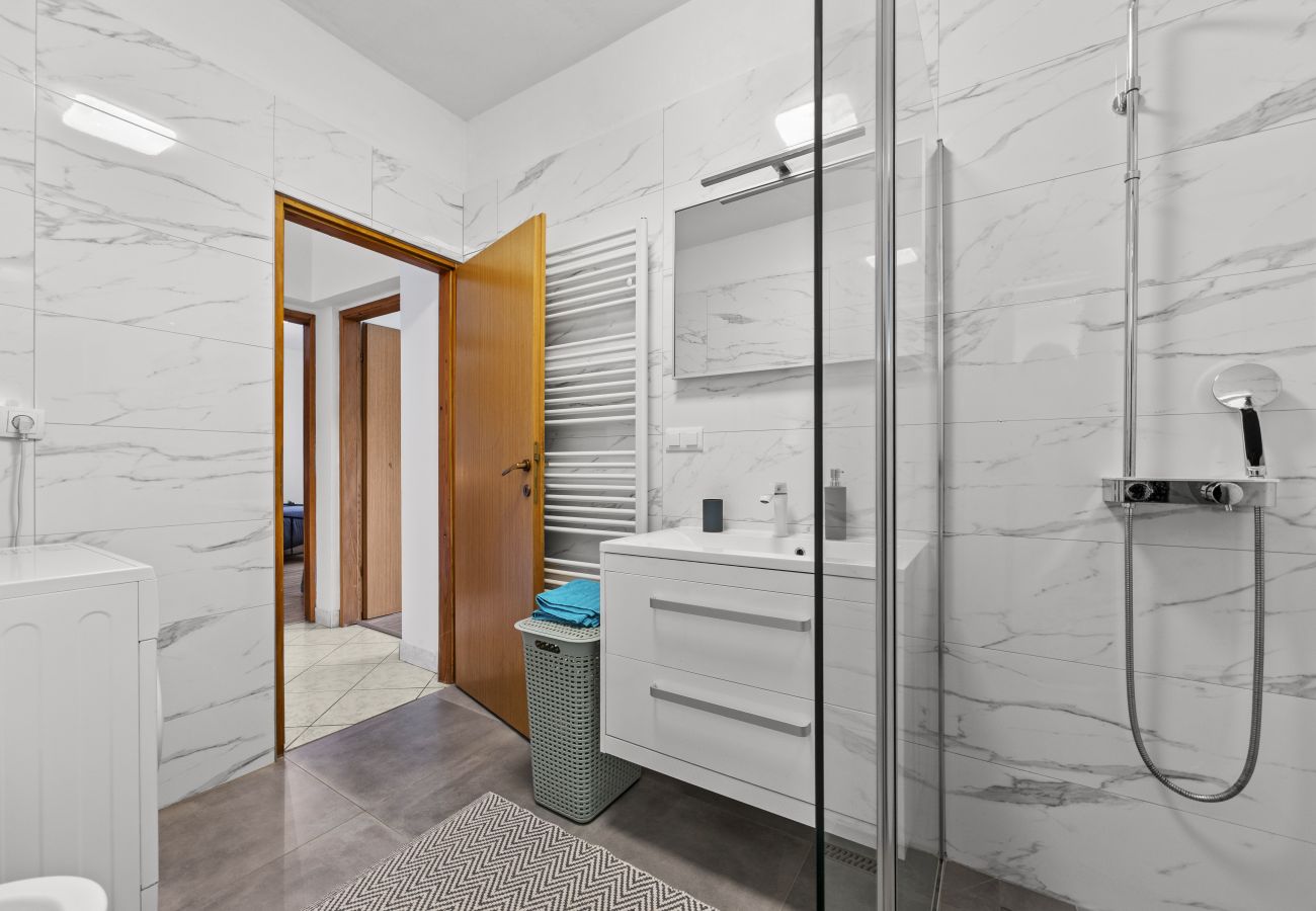 Apartment in Valbandon - Charming three-bedroom apartment near the sea