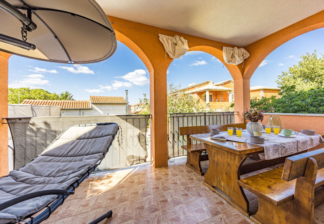 Apartment in Valbandon - Charming three-bedroom apartment near the sea