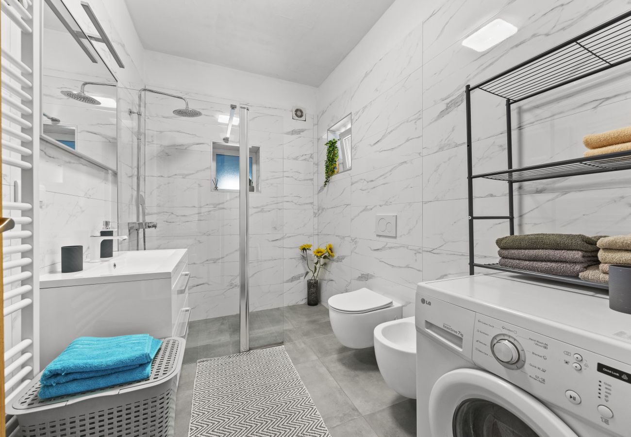 Apartment in Valbandon - Charming three-bedroom apartment near the sea