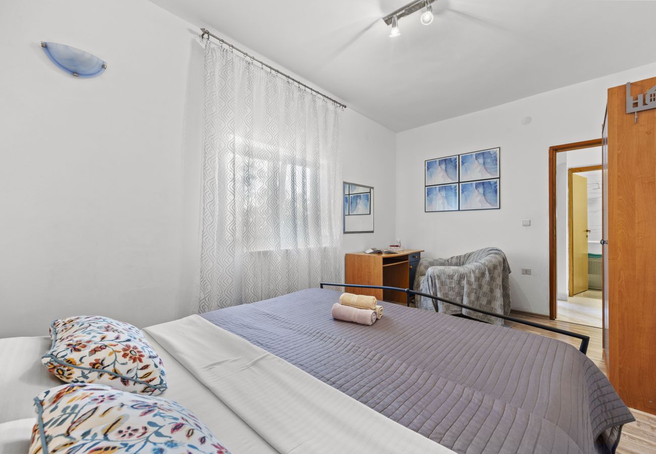 Apartment in Valbandon - Charming three-bedroom apartment near the sea