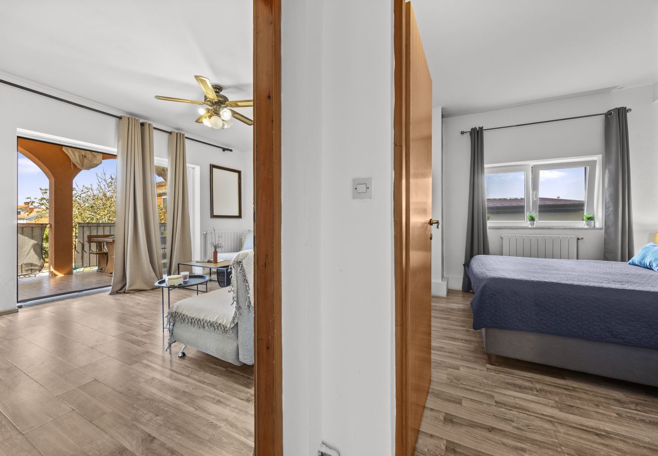 Apartment in Valbandon - Charming three-bedroom apartment near the sea