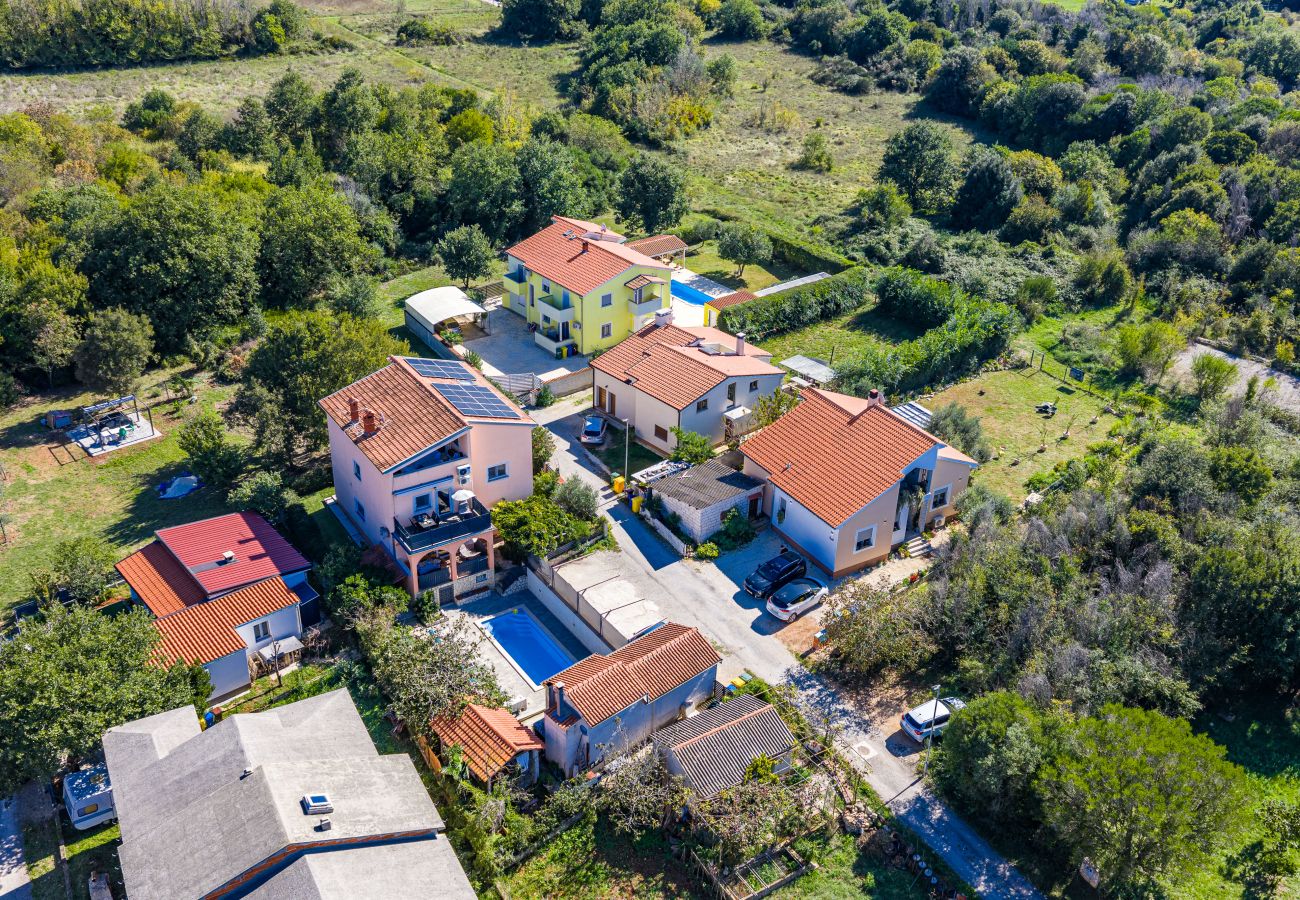 Apartment in Valbandon - Charming three-bedroom apartment near the sea