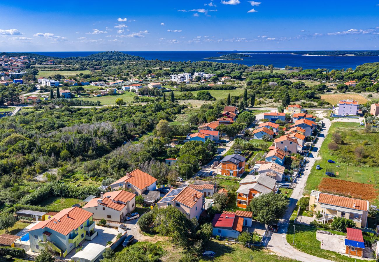 Apartment in Valbandon - Charming three-bedroom apartment near the sea