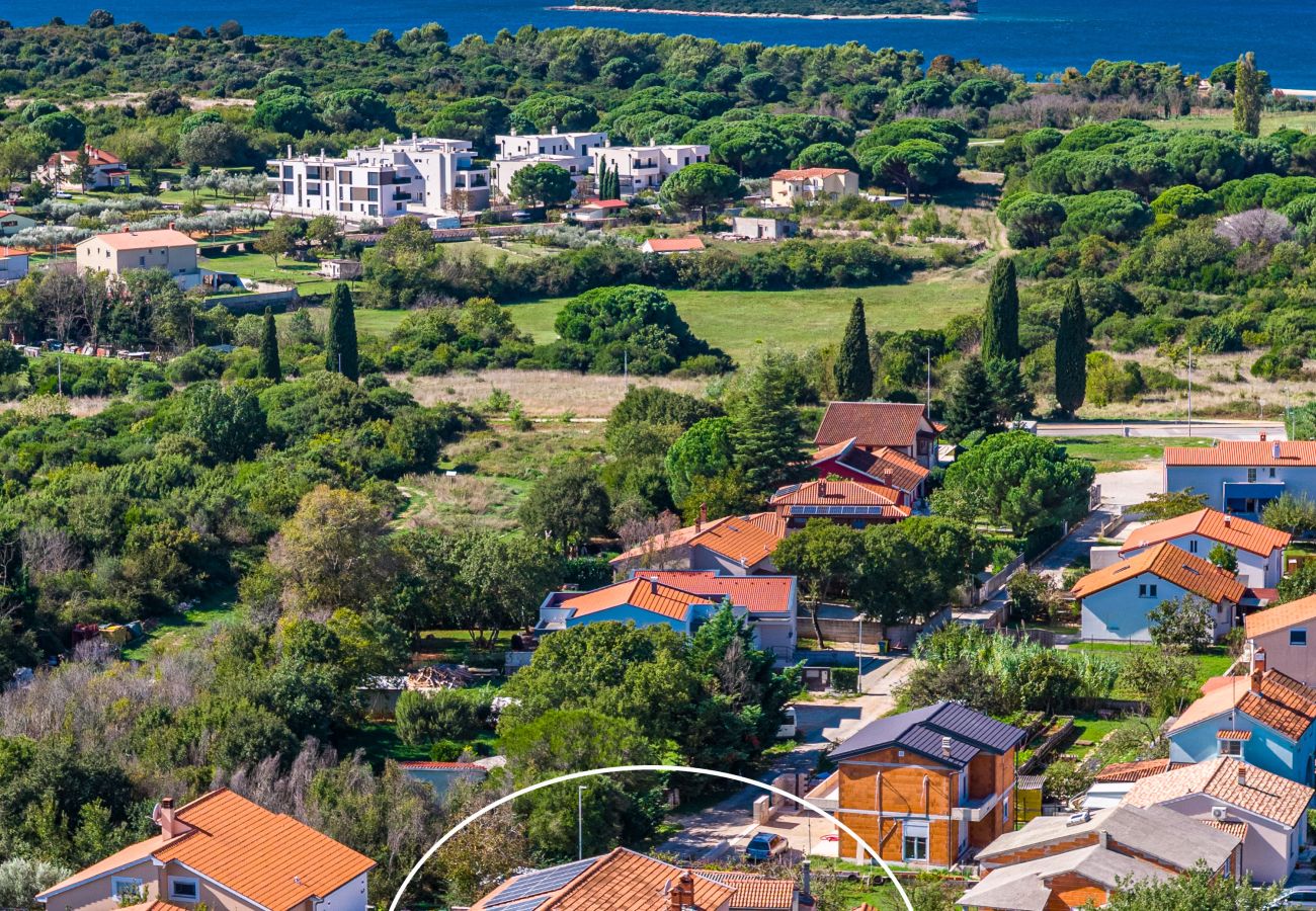 Apartment in Valbandon - Charming three-bedroom apartment near the sea