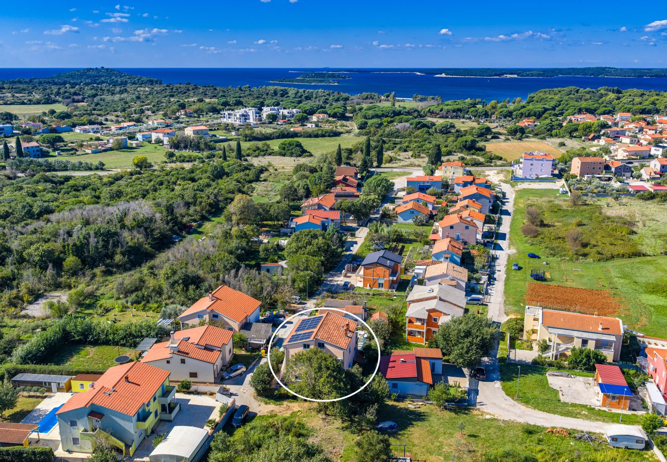 Apartment in Valbandon - Charming three-bedroom apartment near the sea