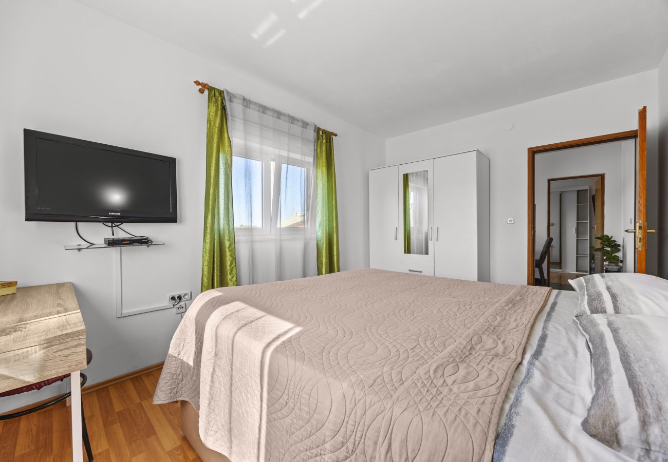 Apartment in Valbandon - ES 3 - Apartment with Balcony and Shared Pool