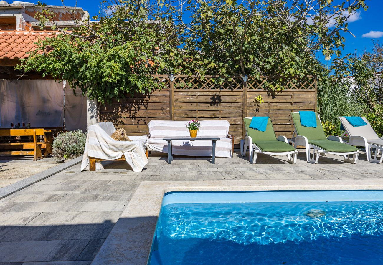 Apartment in Valbandon - ES 3 - Apartment with Balcony and Shared Pool