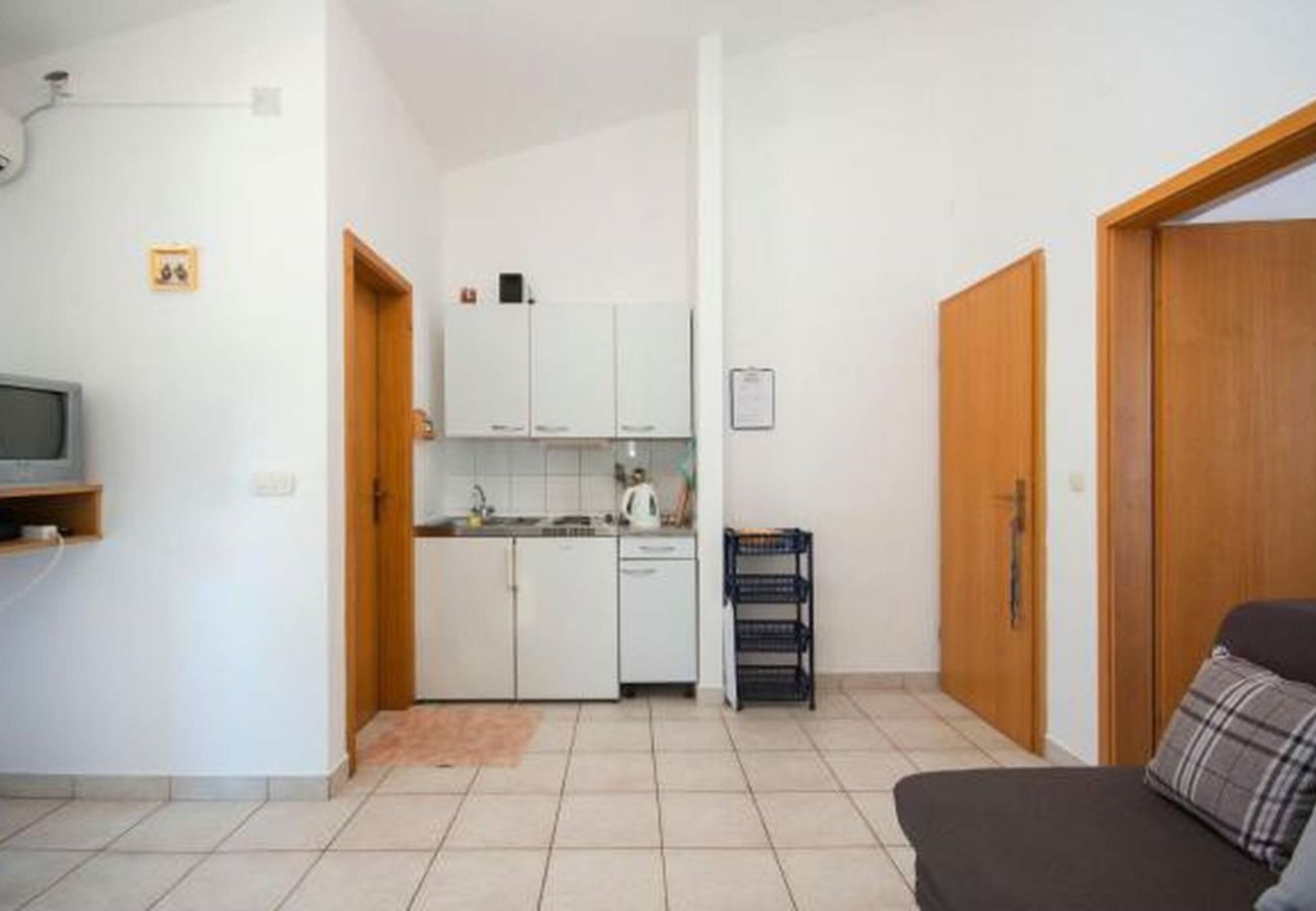 Apartment in Šibenik-Brodarica - Cozy Brodarica Apartment A1