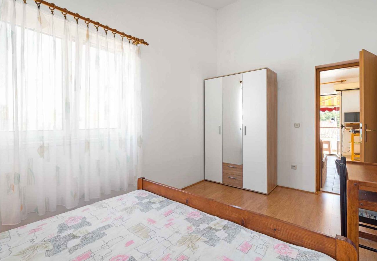 Apartment in Šibenik-Brodarica - Cozy Brodarica Apartment A1