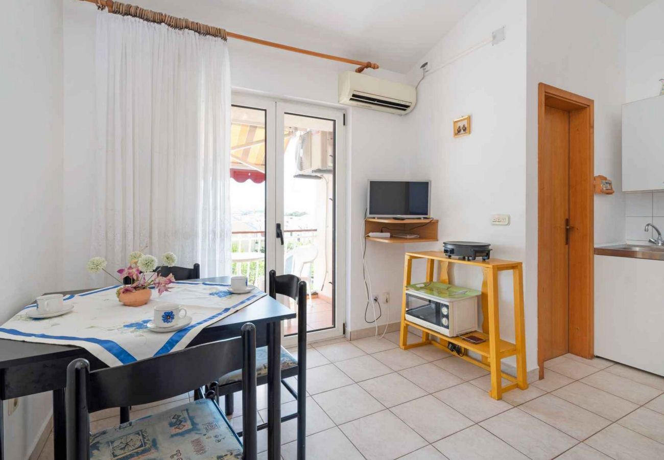 Apartment in Šibenik-Brodarica - Cozy Brodarica Apartment A1