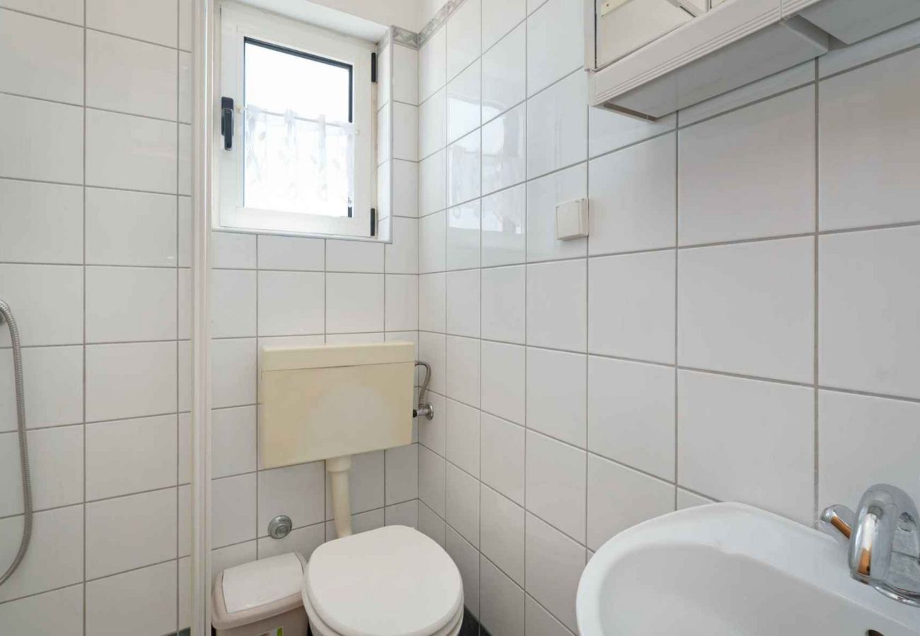 Apartment in Šibenik-Brodarica - Cozy Brodarica Apartment A1