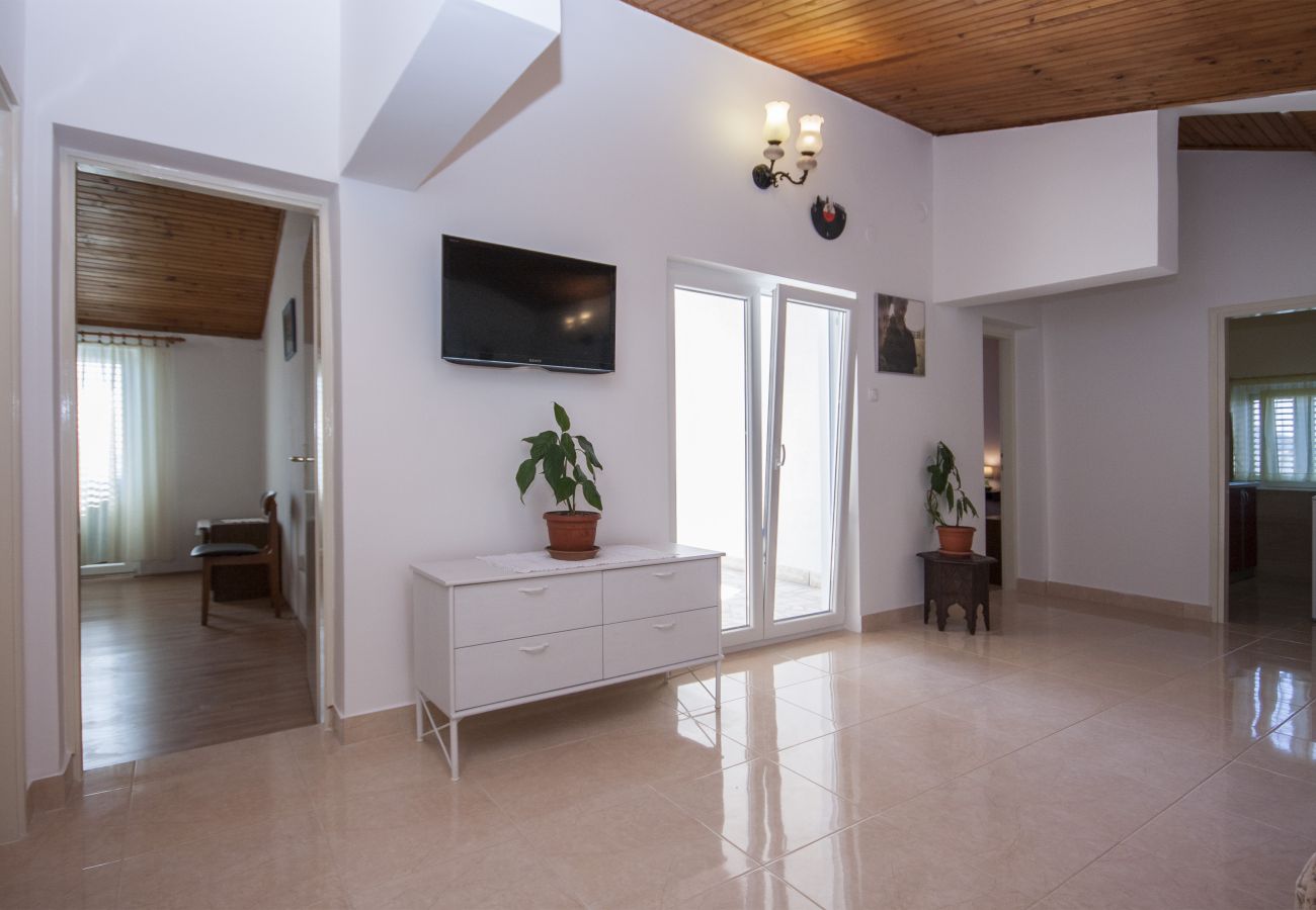 Apartment in Šibenik-Brodarica - Four bedroom apartment Karla