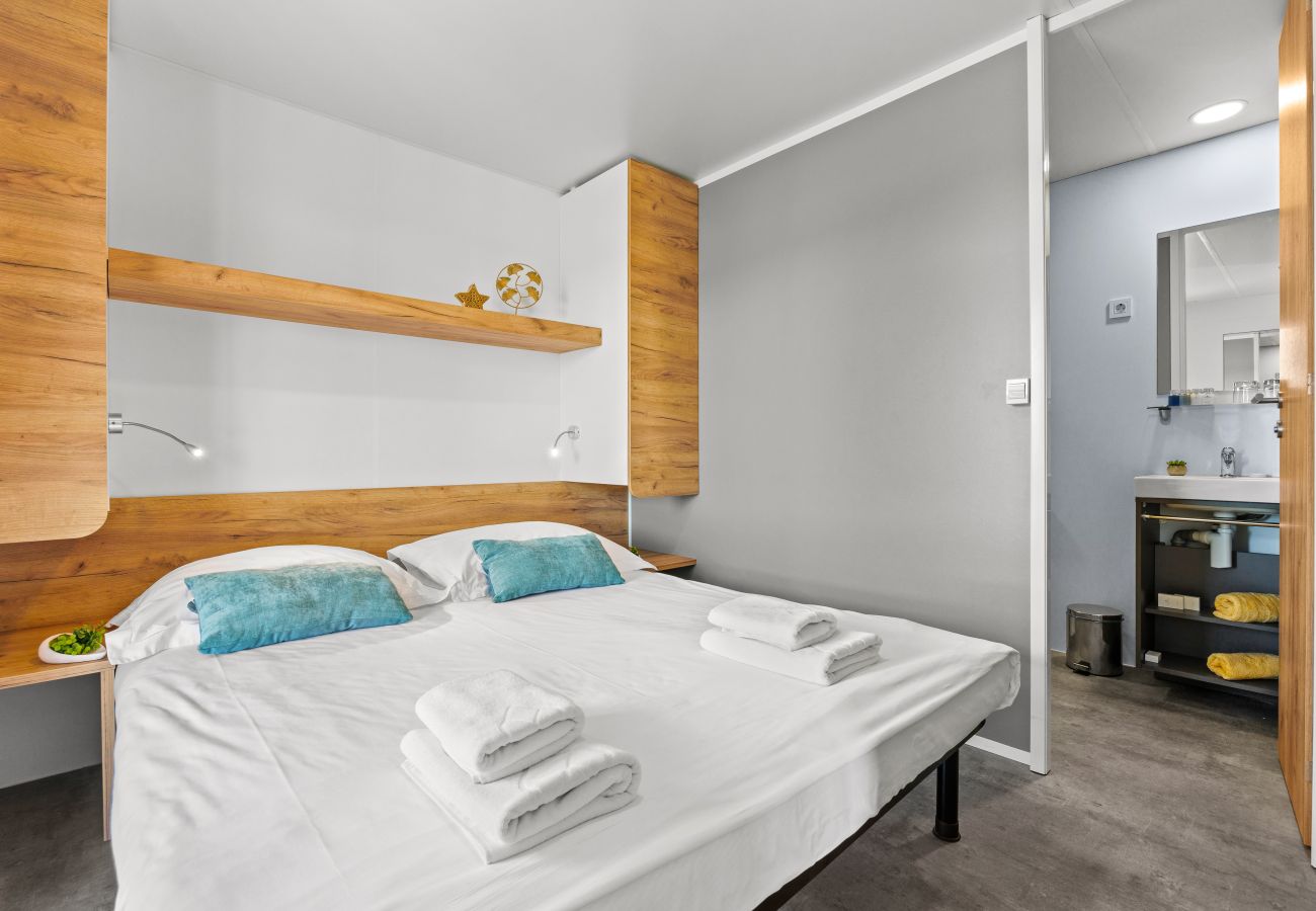 Terraced House in Šibenik - Premium Resort Mobile Home Beachfront