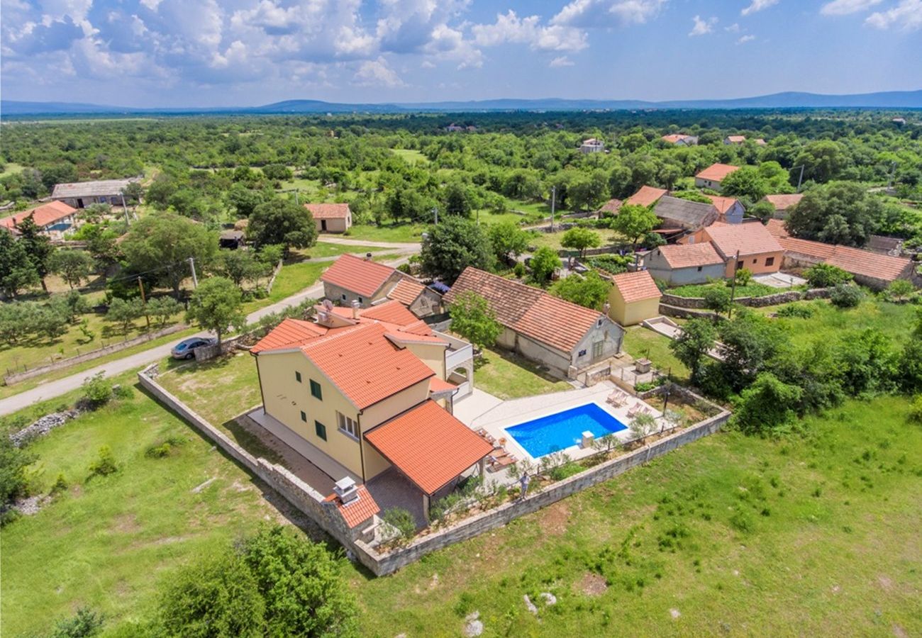 Villa in Brištane - Rural Family Escape with Pool - Villa Krka