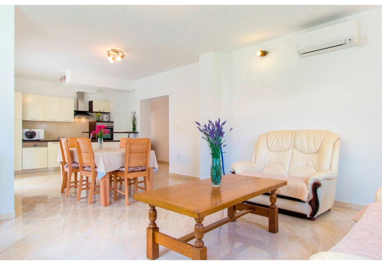 Villa in Brištane - Rural Family Escape with Pool - Villa Krka