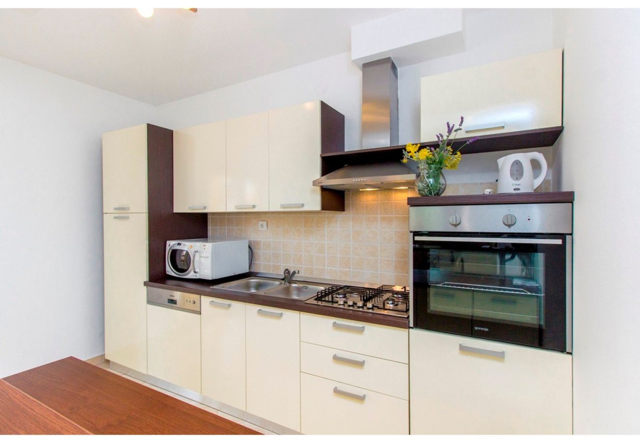 Villa in Brištane - Rural Family Escape with Pool - Villa Krka