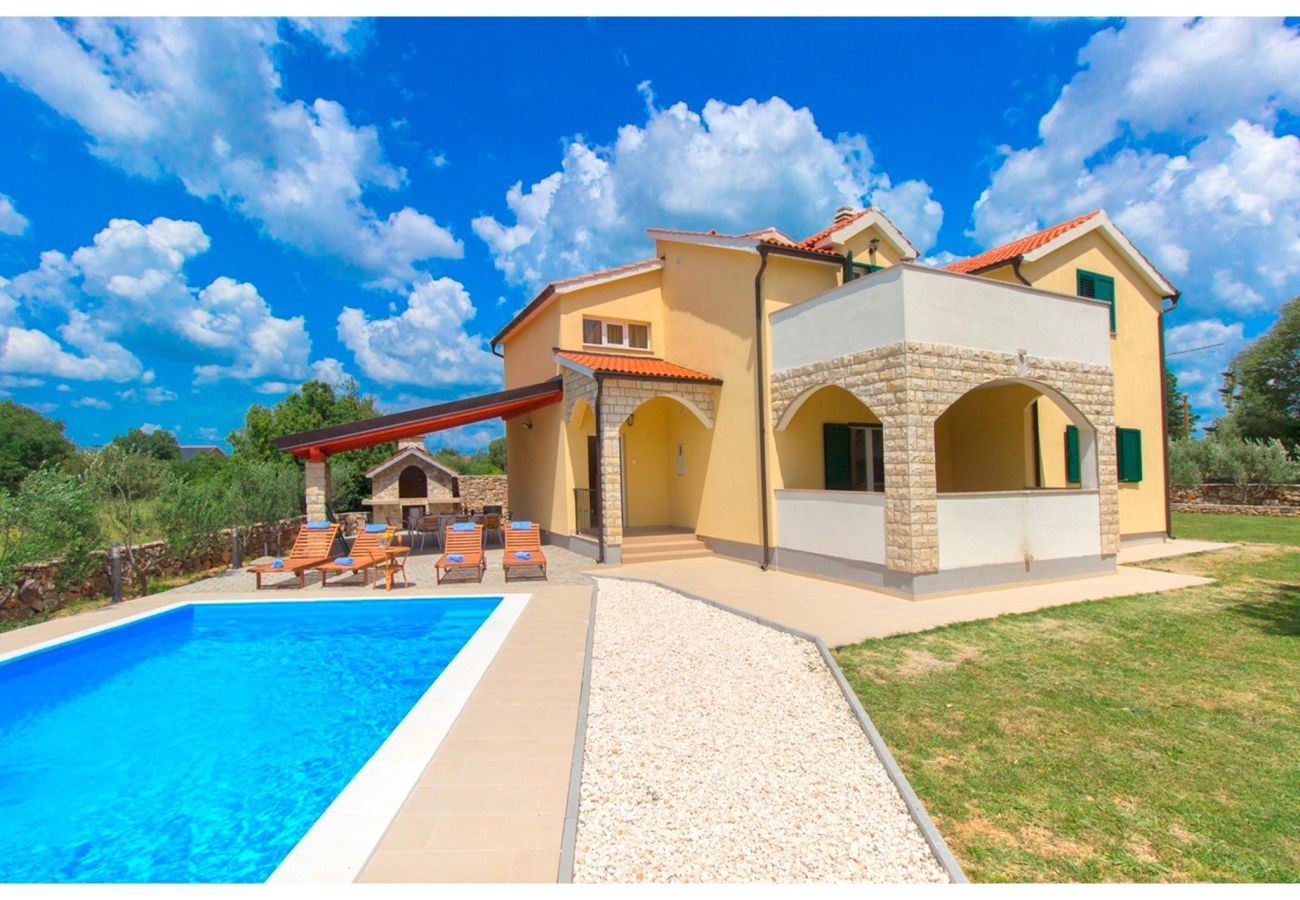 Villa in Brištane - Rural Family Escape with Pool - Villa Krka