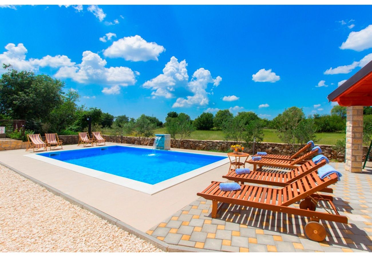 Villa in Brištane - Rural Family Escape with Pool - Villa Krka