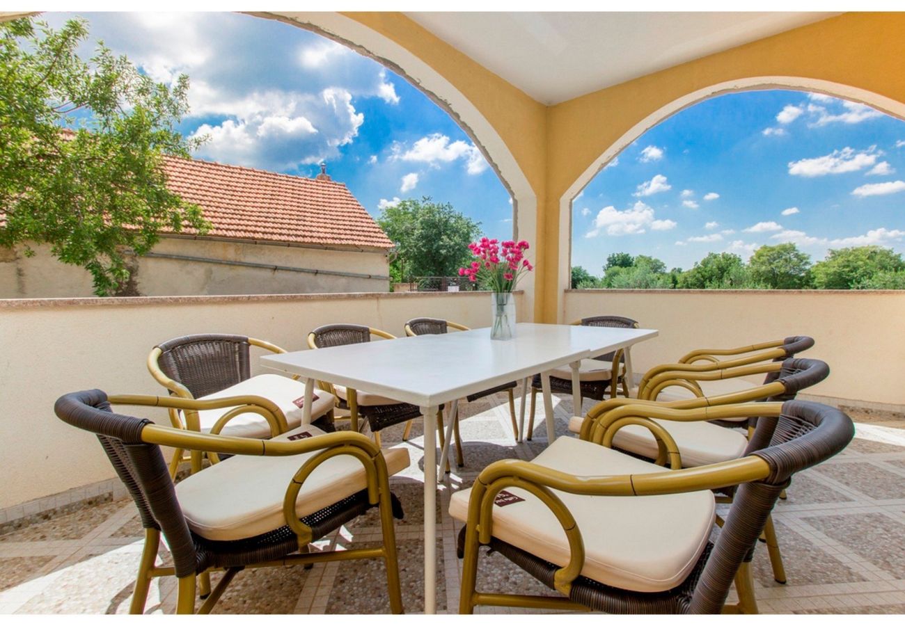 Villa in Brištane - Rural Family Escape with Pool - Villa Krka