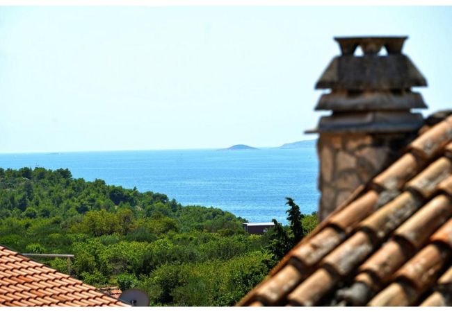 Apartment in Murter - Sunshine Apartment Yellow