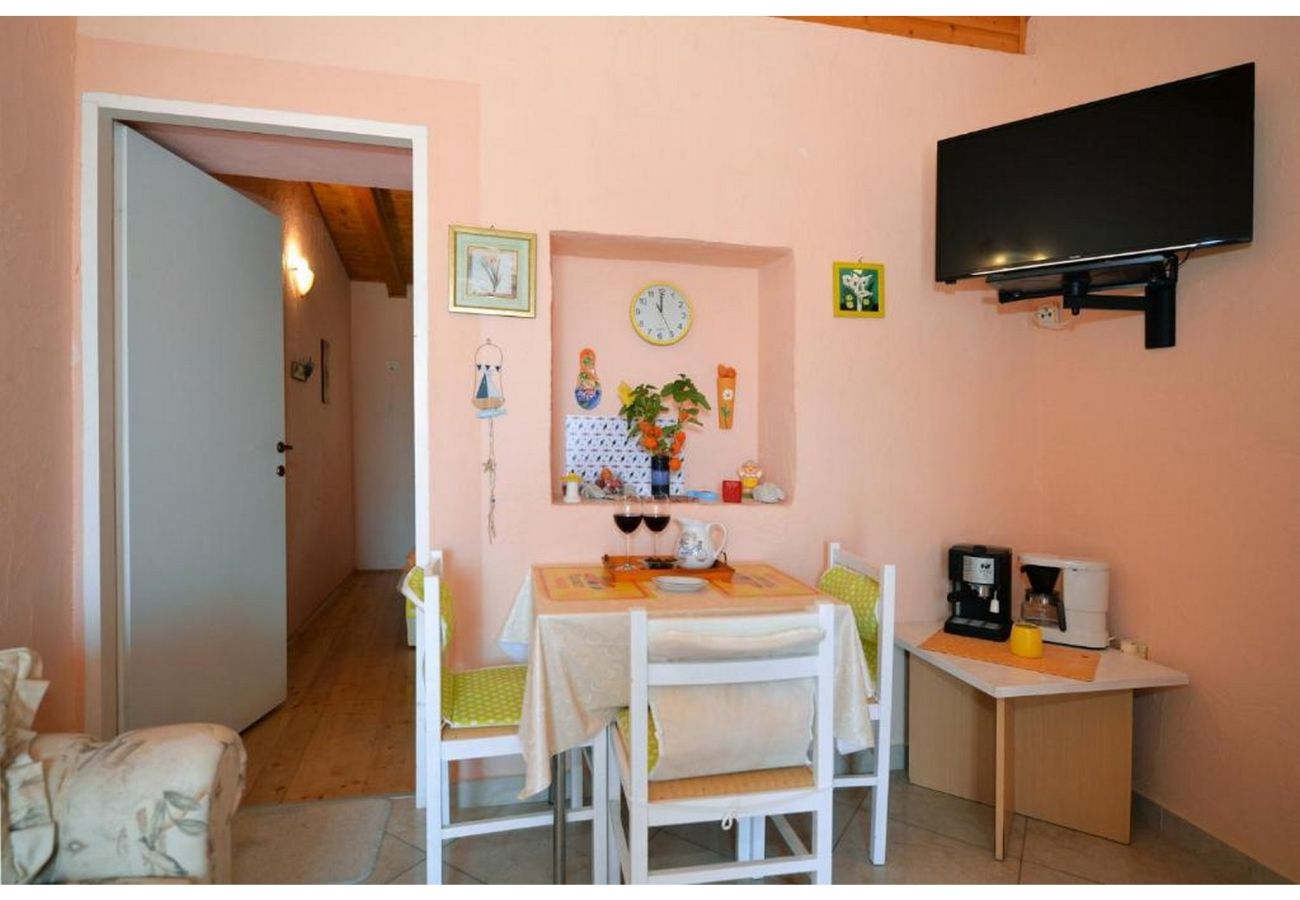 Apartment in Murter - Sunshine Apartment Yellow