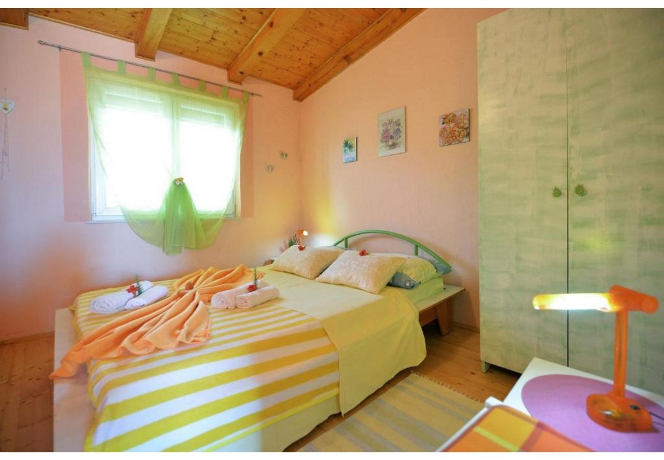 Apartment in Murter - Sunshine Apartment Yellow