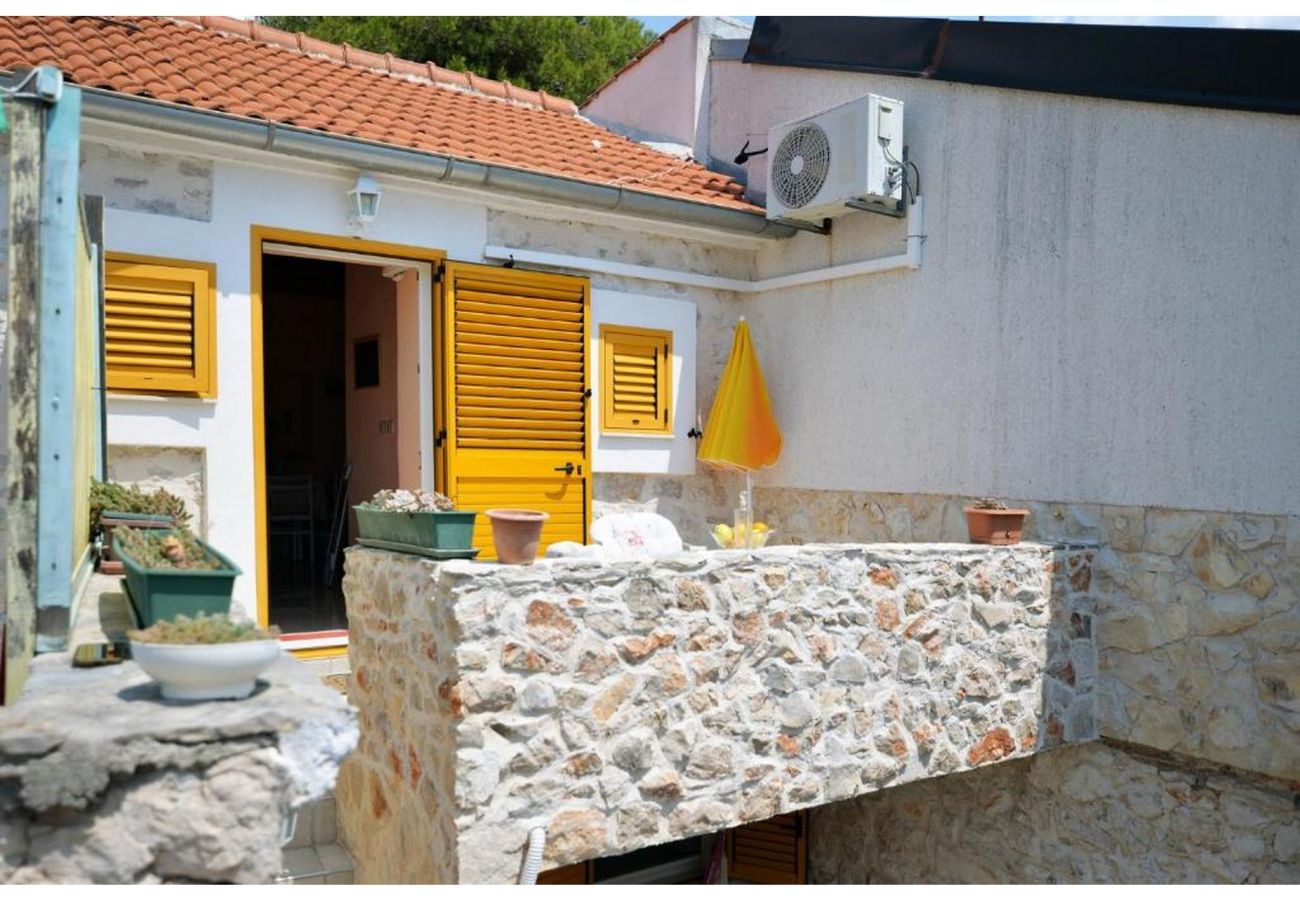 Apartment in Murter - Sunshine Apartment Yellow