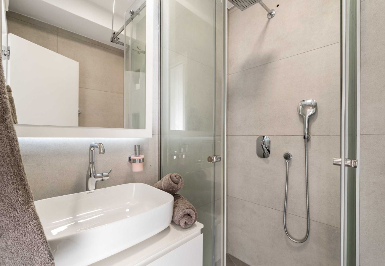 Apartment in Šibenik-Brodarica - Luxury Three Bedroom Apartment Velic C