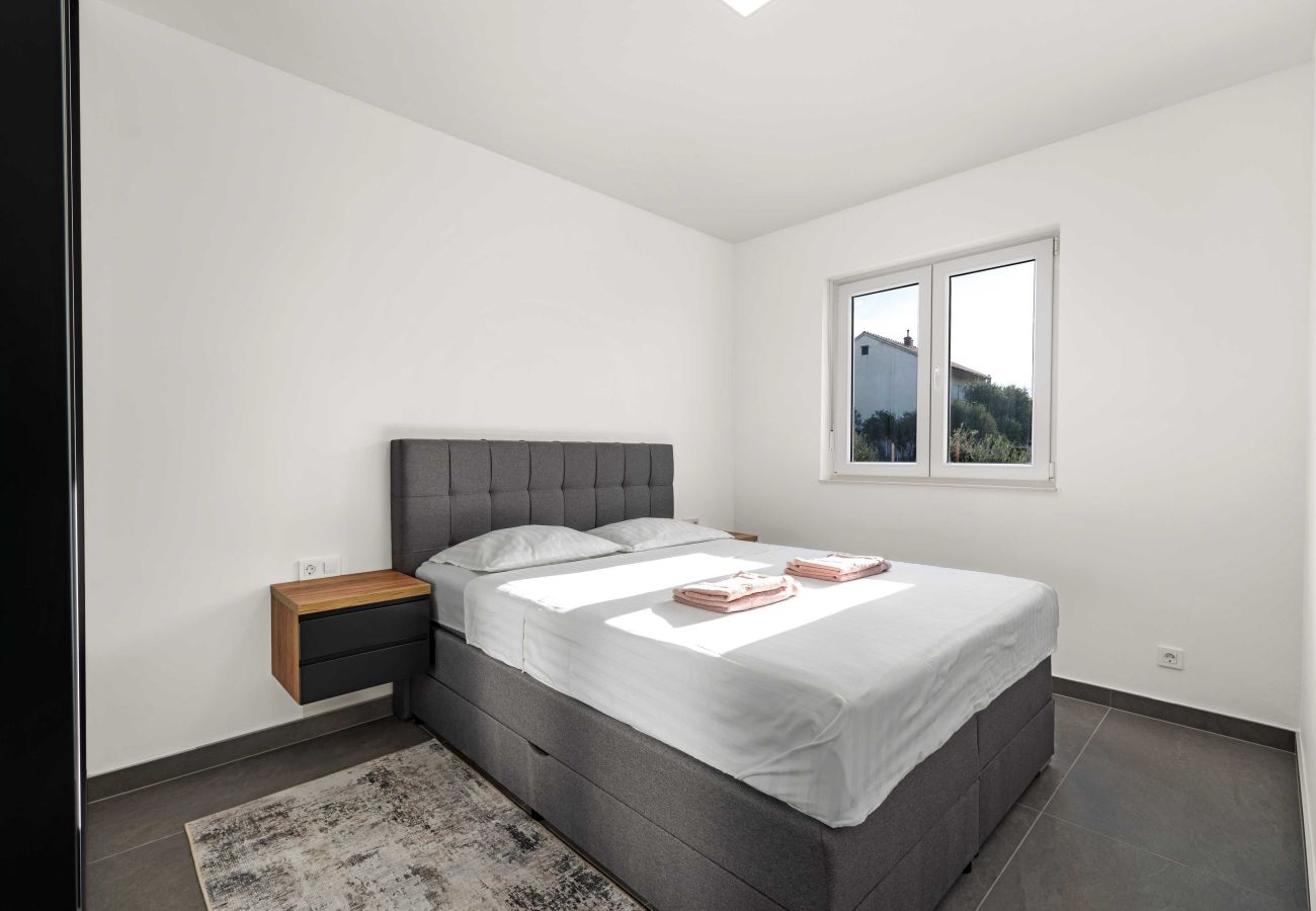 Apartment in Šibenik-Brodarica - Luxury Three Bedroom Apartment Velic C