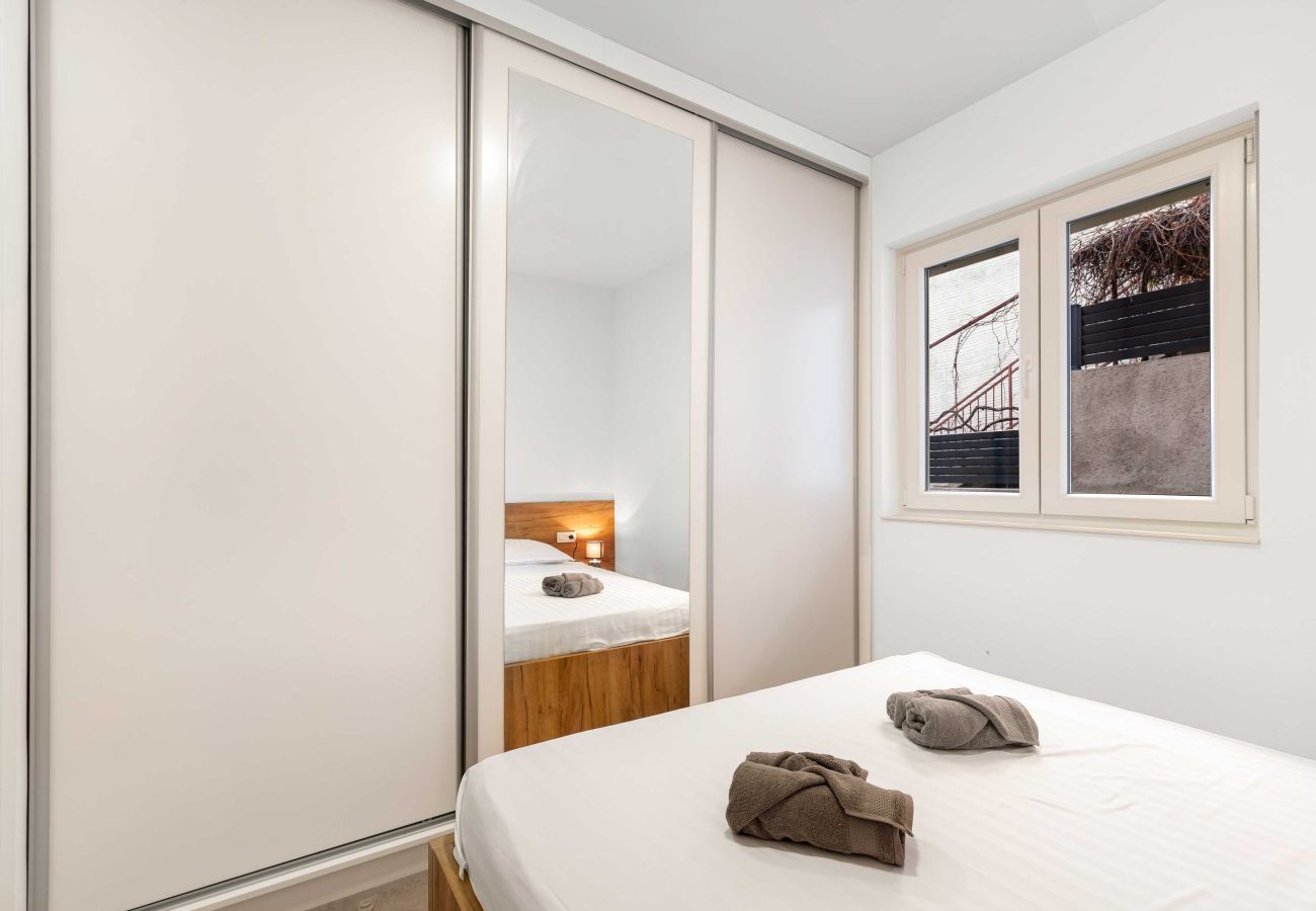 Apartment in Šibenik-Brodarica - Cozy Two Bedroom Apartment Velic A