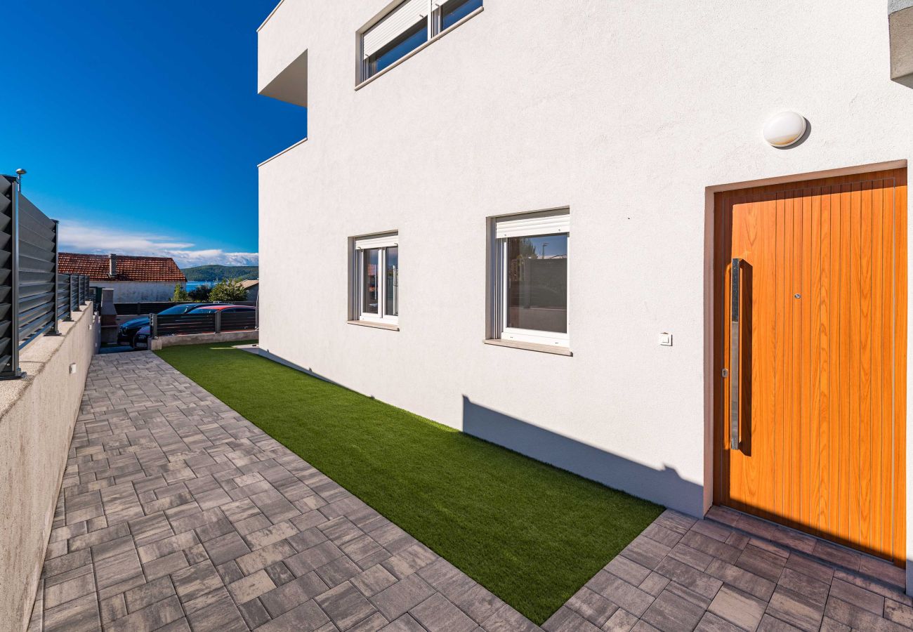 Apartment in Šibenik-Brodarica - Cozy Two Bedroom Apartment Velic A