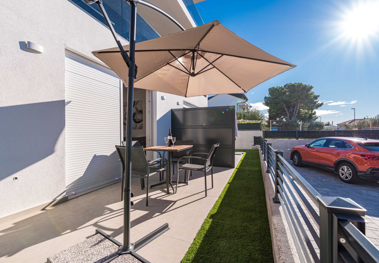 Apartment in Šibenik-Brodarica - Cozy Two Bedroom Apartment Velic A