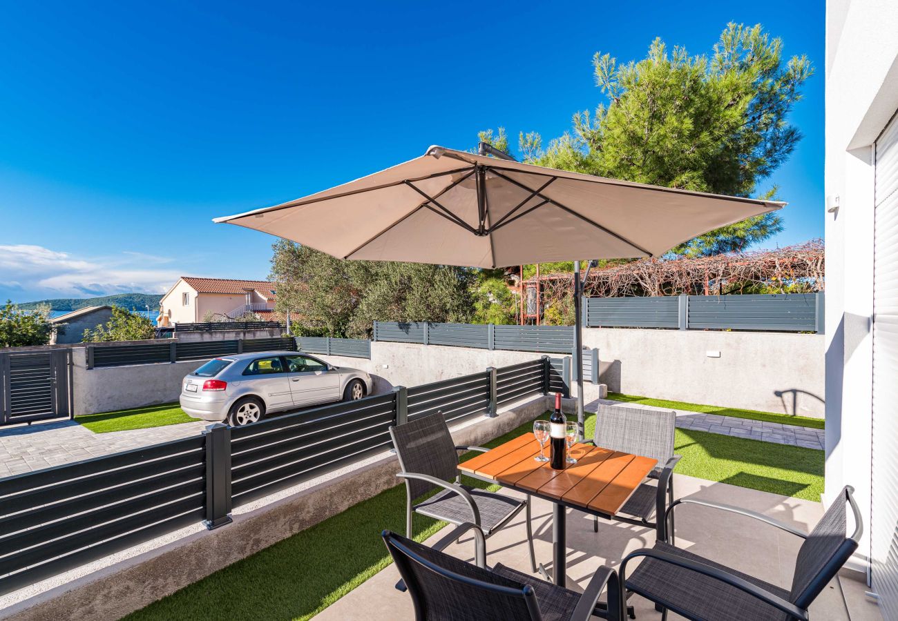 Apartment in Šibenik-Brodarica - Cozy Two Bedroom Apartment Velic A