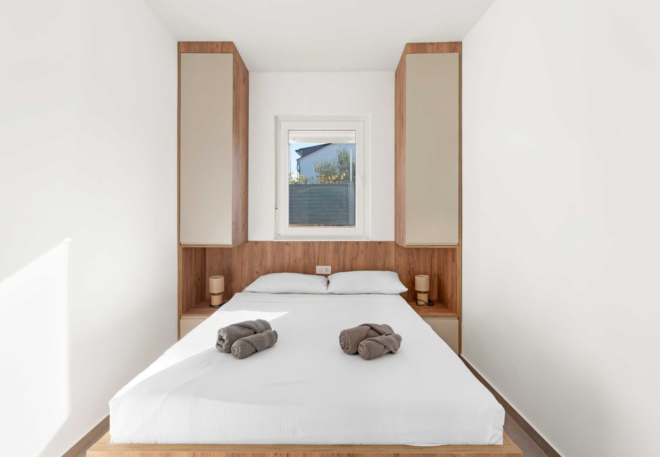 Apartment in Šibenik-Brodarica - Cozy Two Bedroom Apartment Velic B