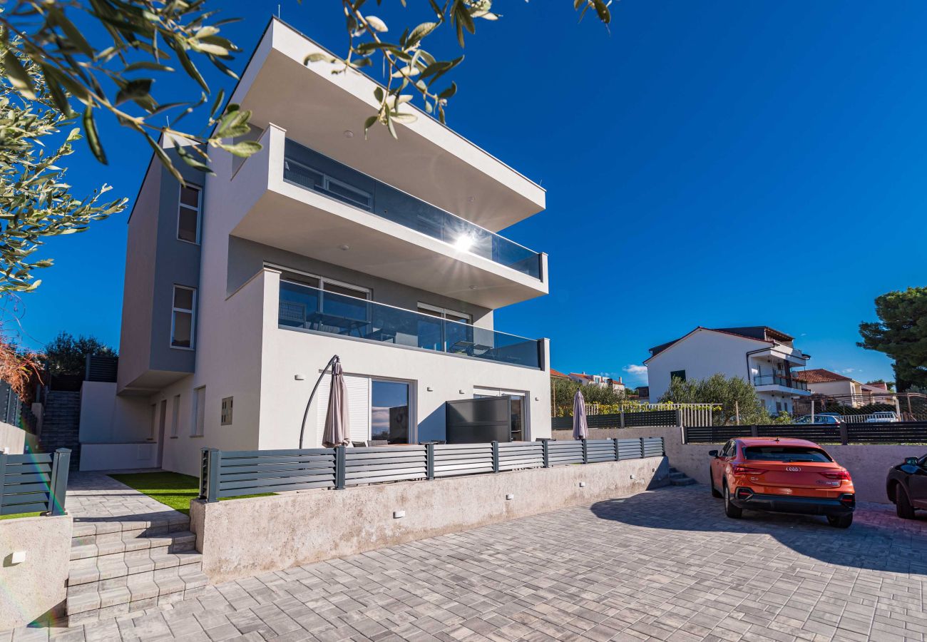 Apartment in Šibenik-Brodarica - Cozy Two Bedroom Apartment Velic B