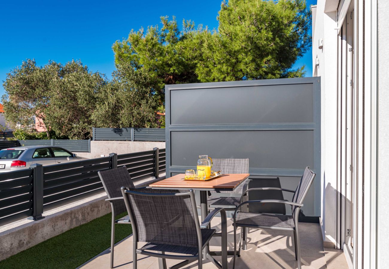 Apartment in Šibenik-Brodarica - Cozy Two Bedroom Apartment Velic B