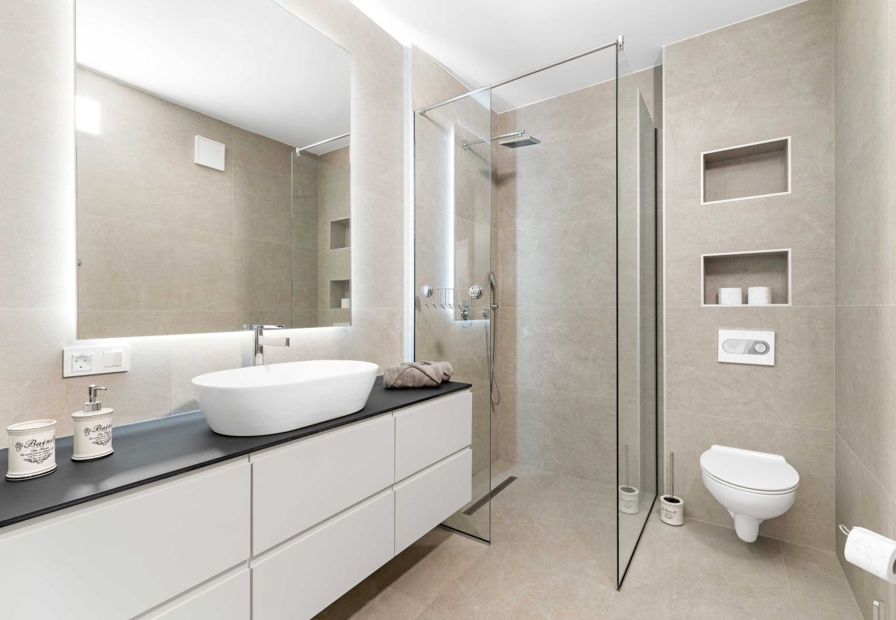 Apartment in Šibenik-Brodarica - Cozy Two Bedroom Apartment Velic B