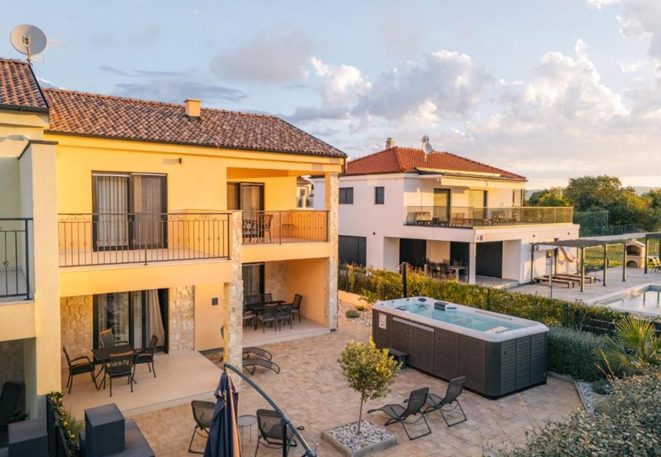 Villa in Krnica - Villa Casalinga with Jacuzzi
