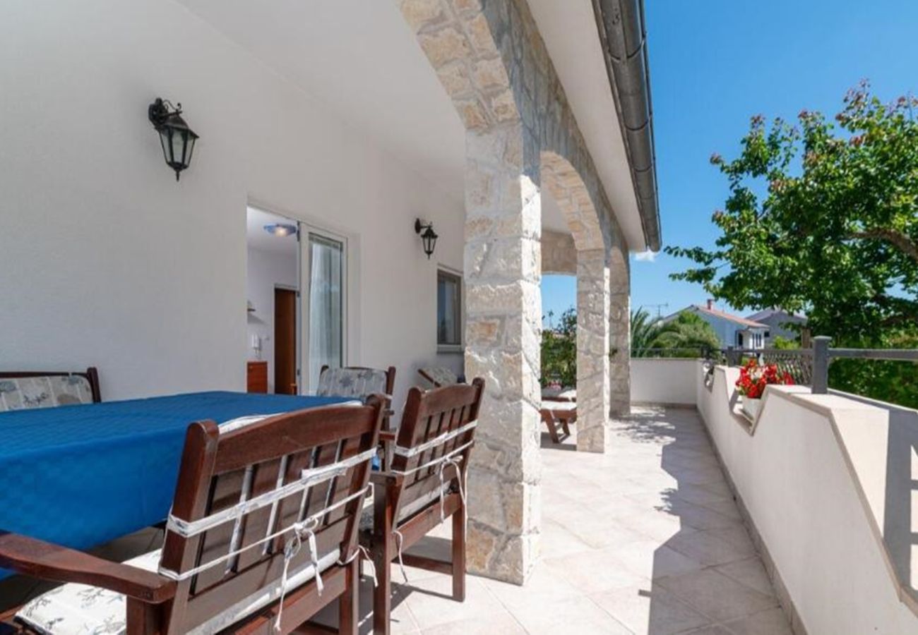 Apartment in Štinjan - Family Apartment Stinjan with Garden View