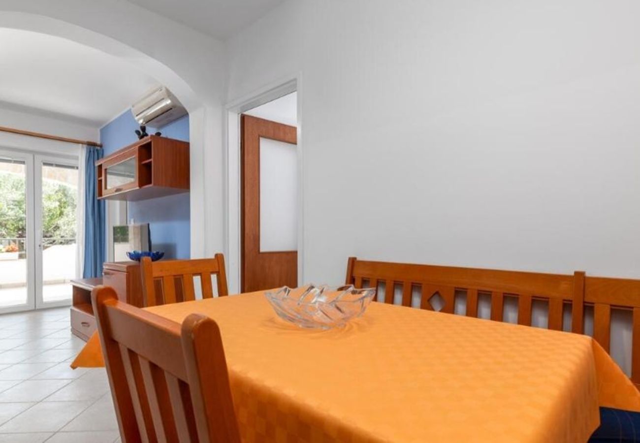 Apartment in Štinjan - Family Apartment Stinjan with Garden View