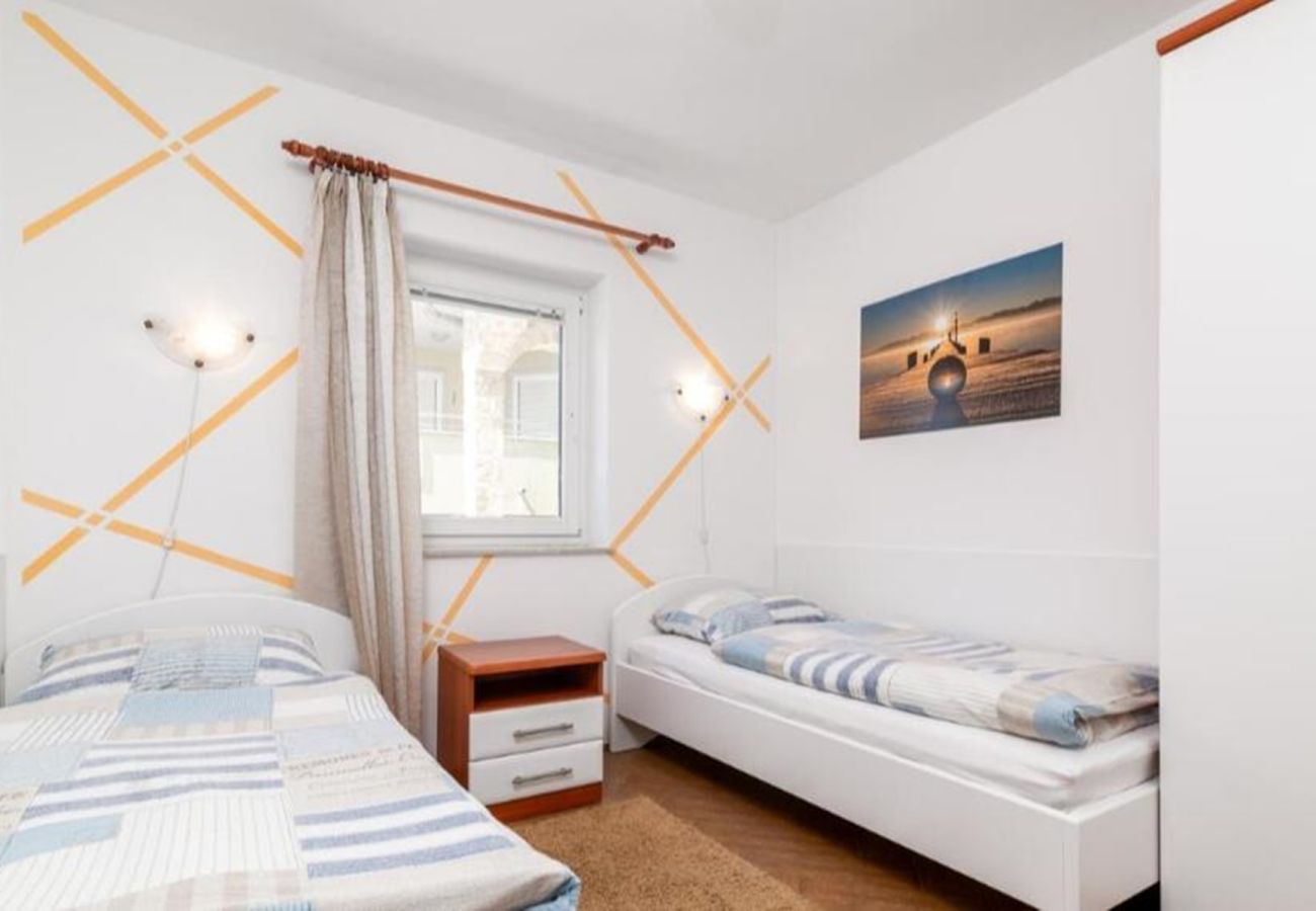 Apartment in Štinjan - Family Apartment Stinjan with Garden View