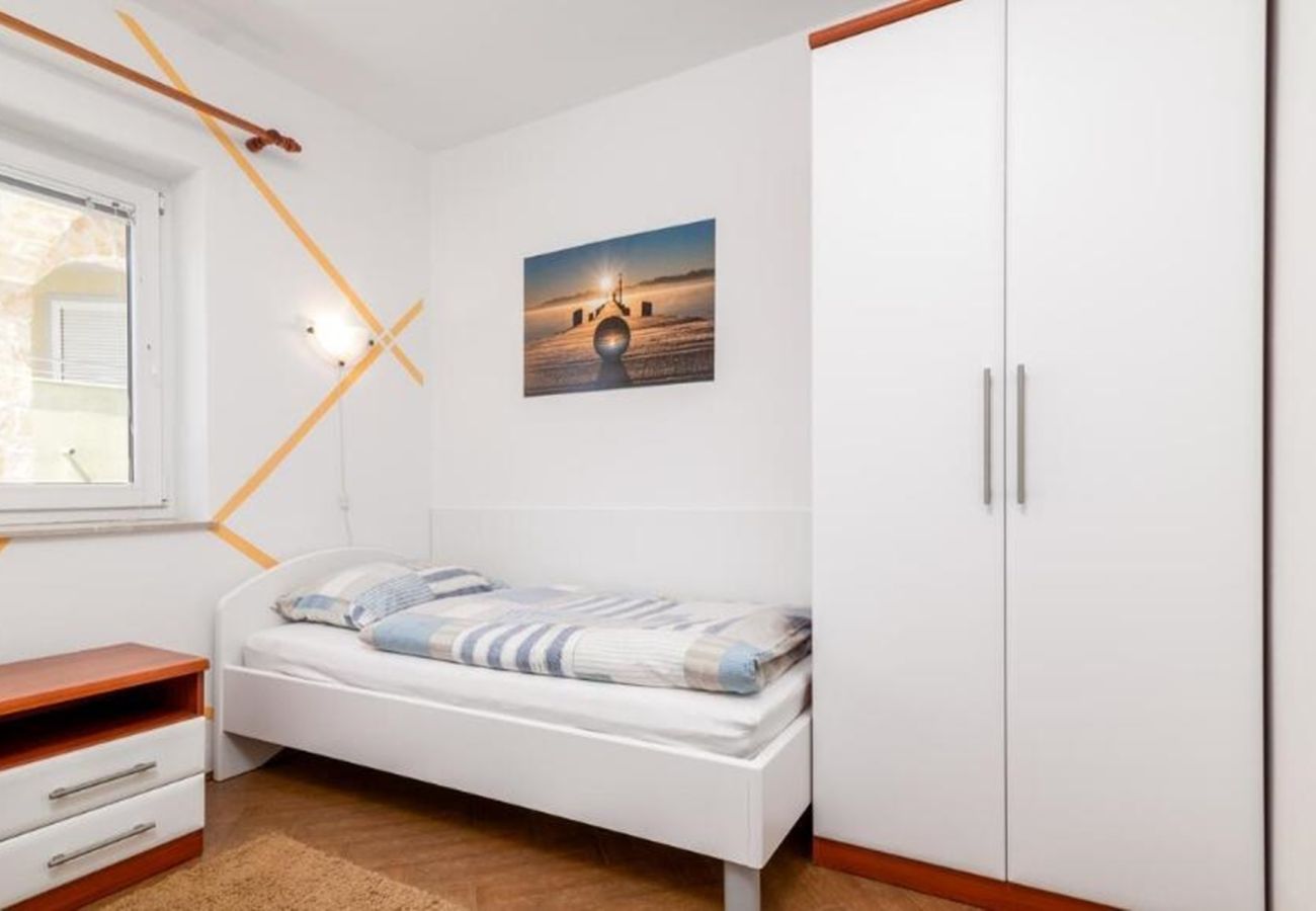 Apartment in Štinjan - Family Apartment Stinjan with Garden View