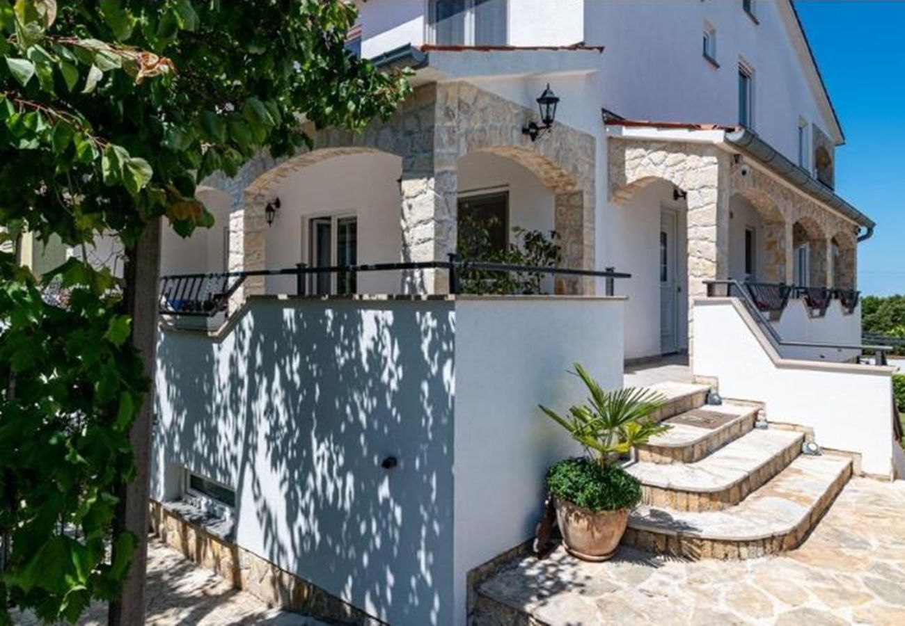 Apartment in Štinjan - Family Apartment Stinjan with Garden View